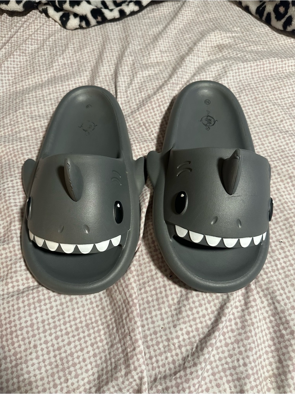 Women’s shark Sandals